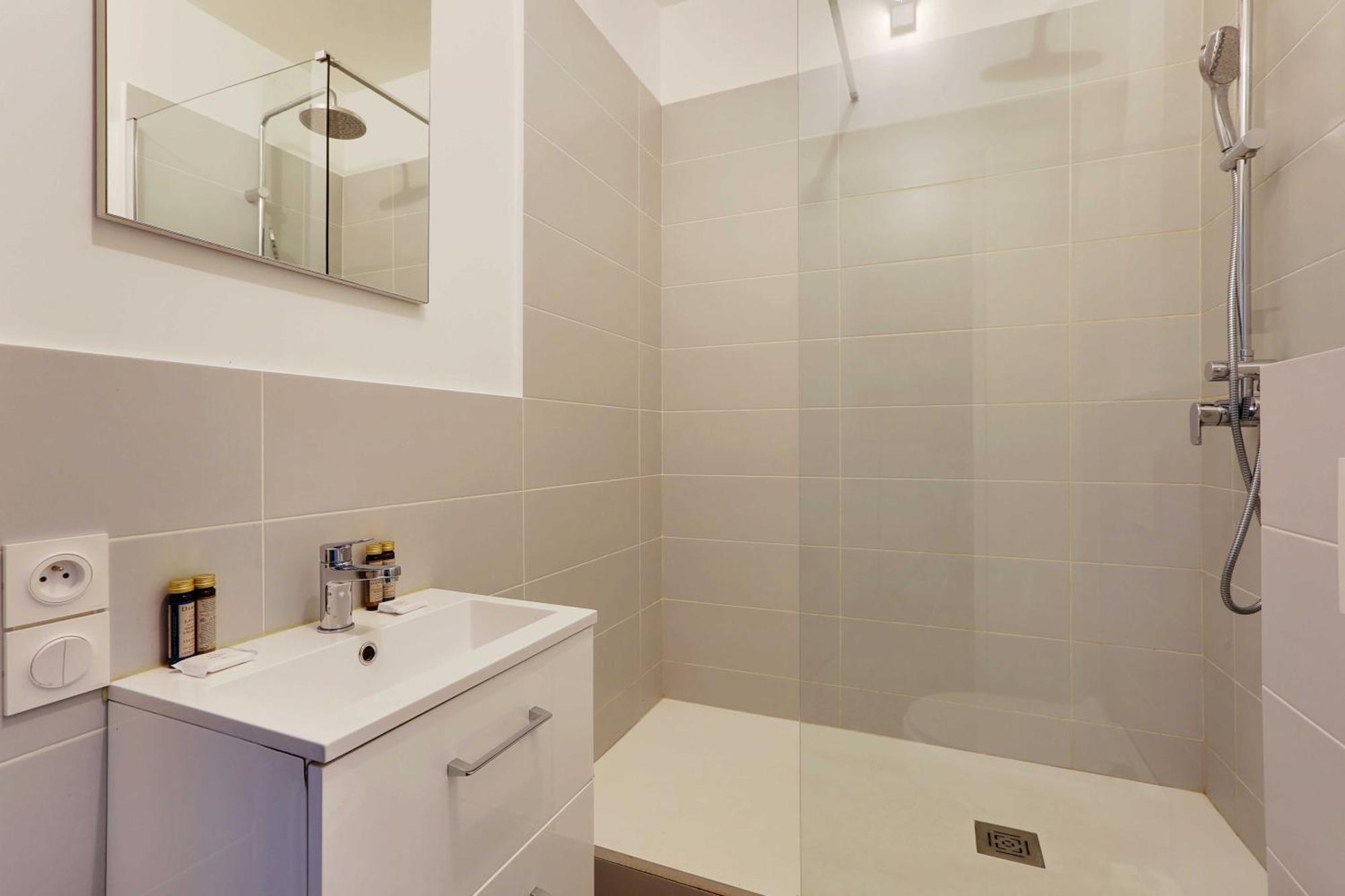 Spacious Apartment - 4Br-10P Montmartre Paris Eksteriør billede